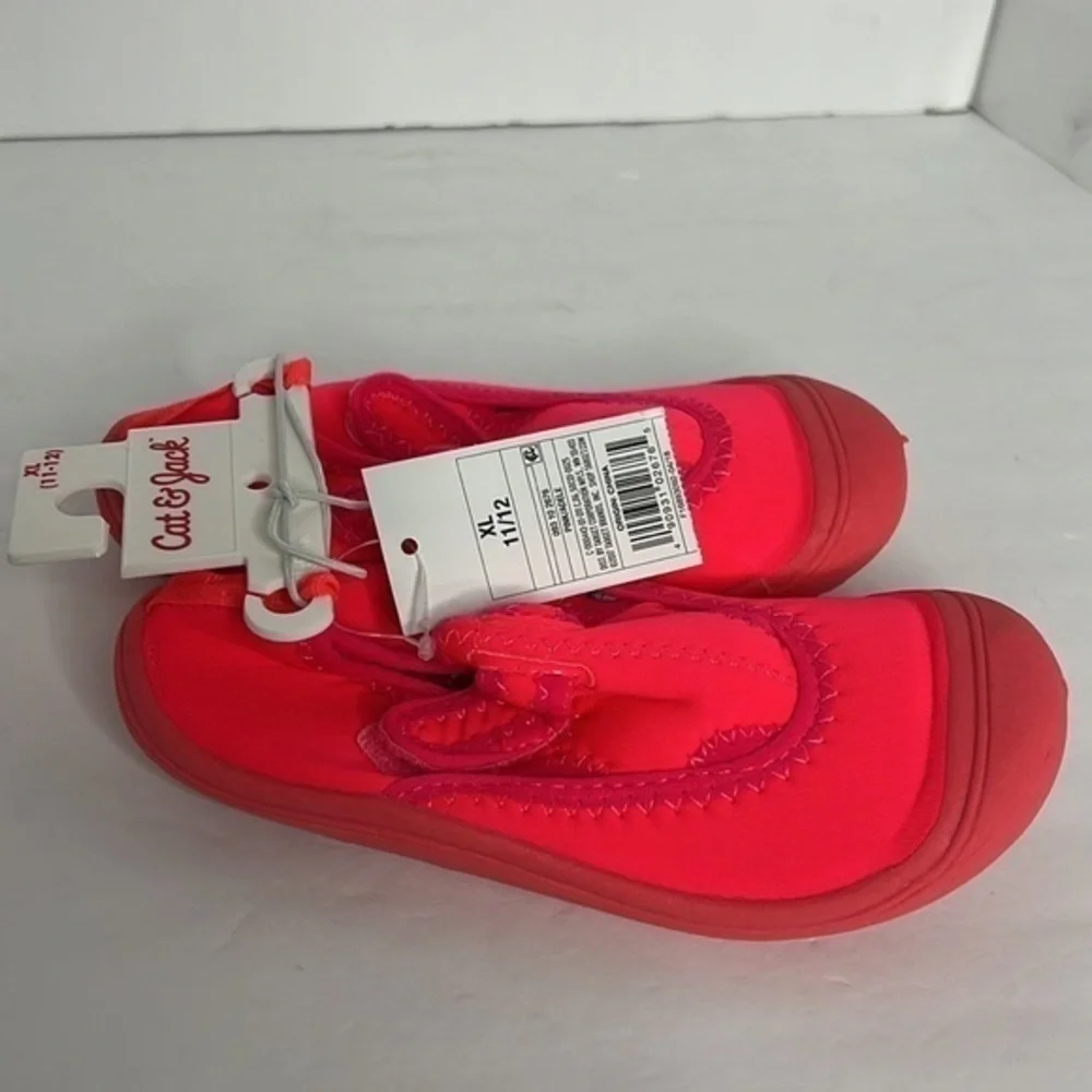 BUNDLE 5 $5 ITEM FOR $25🌹CAT & JACK GIRLS HOT PINK WATER SHOES SIZE XL 11/12